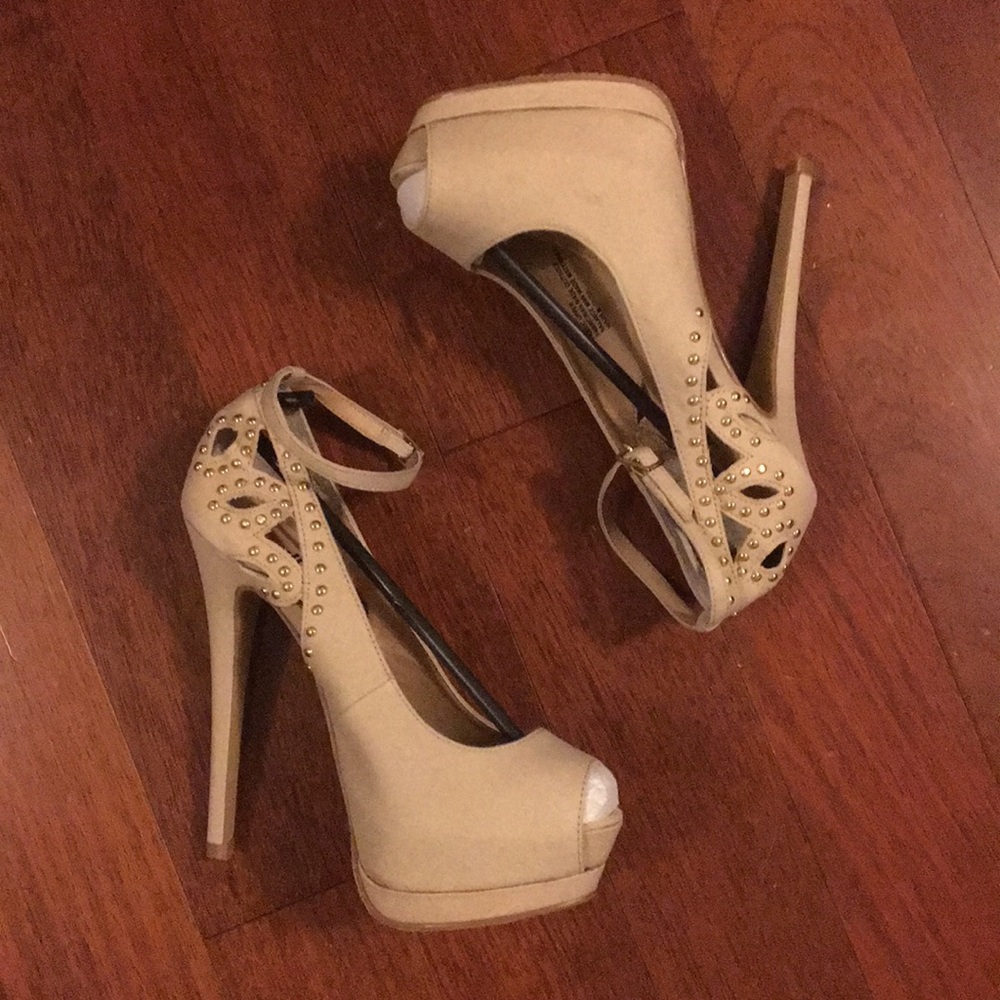 NWOT suede platform stilettos w gold embellishment